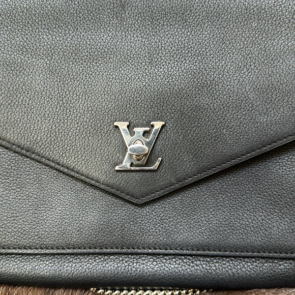 Louis Vuitton Mylockme Wallet on Chain with Wristlet - Picture 3 of 5